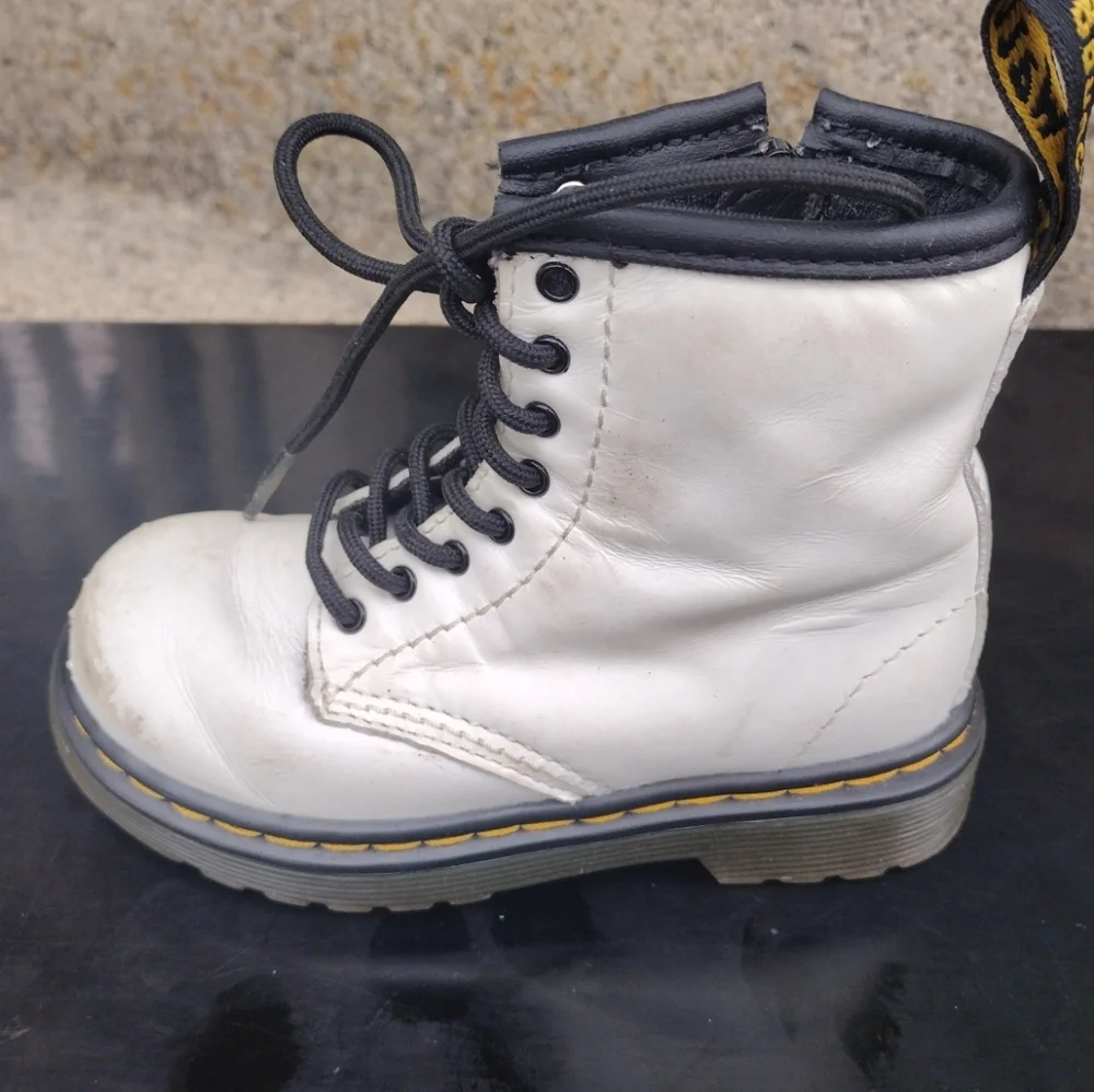 DOC DR. MARTENS Kids Boots US Size 7 EU 23 White Zip/Laces 1460T. Very Good